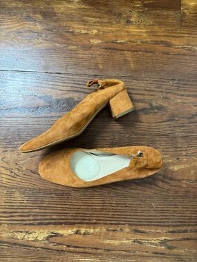 Everlane Suede Leather Block Heel Pumps in Cognac